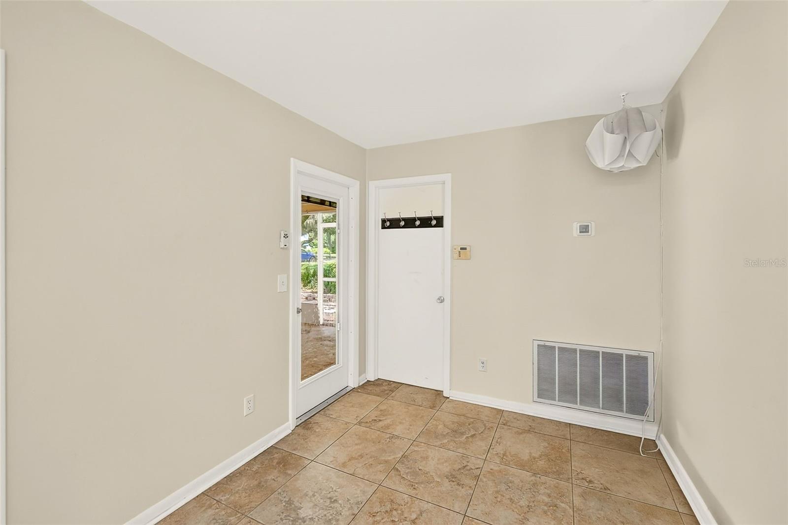 303 SAINT AUGUSTINE AVE — photo 12