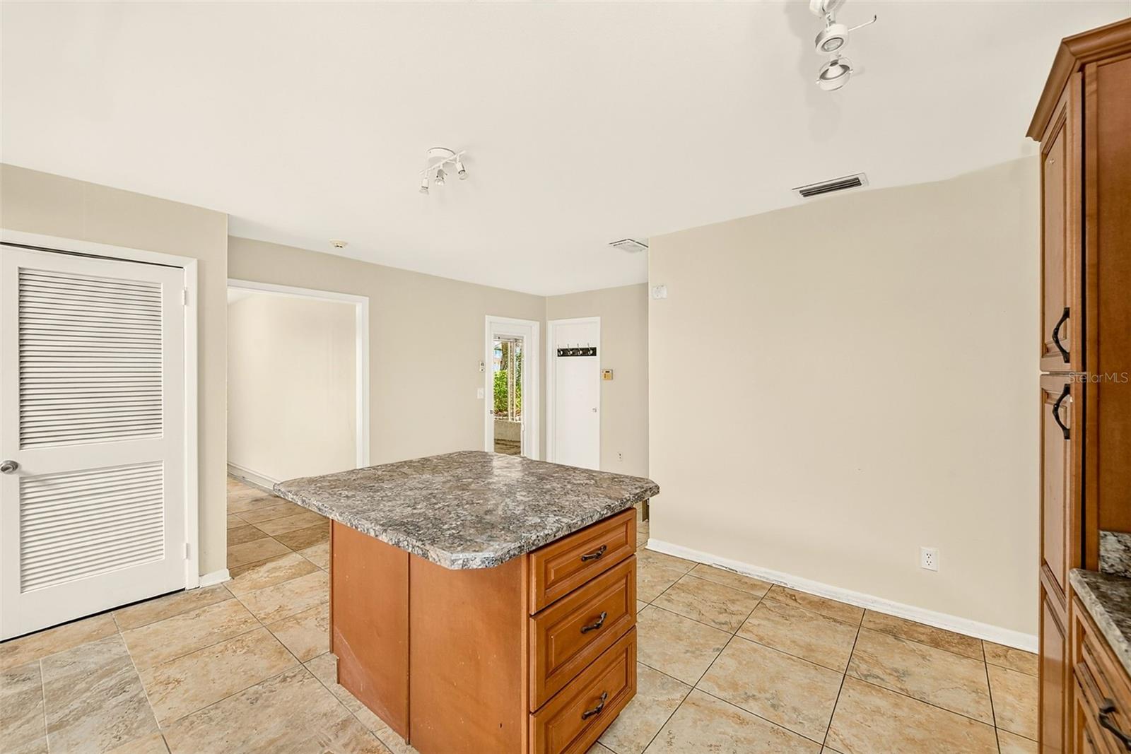 303 SAINT AUGUSTINE AVE — photo 15