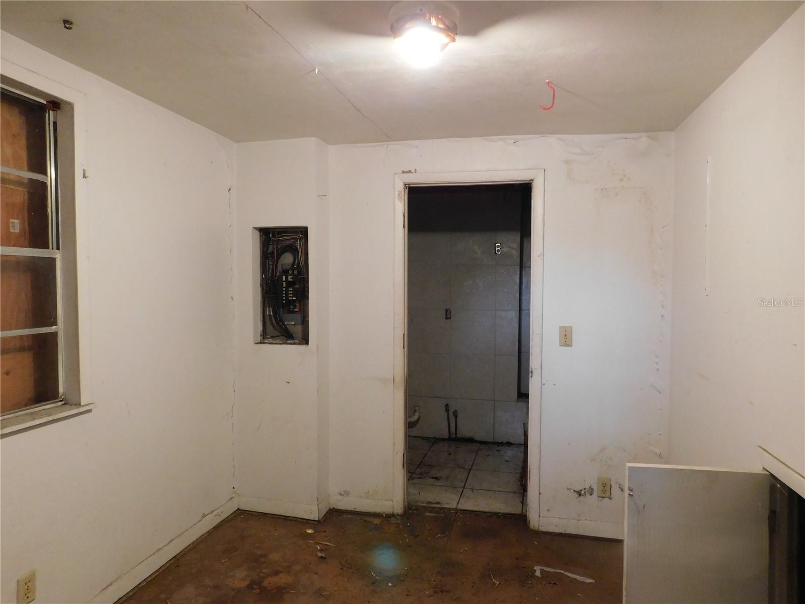 911 12TH AVE W — photo 18