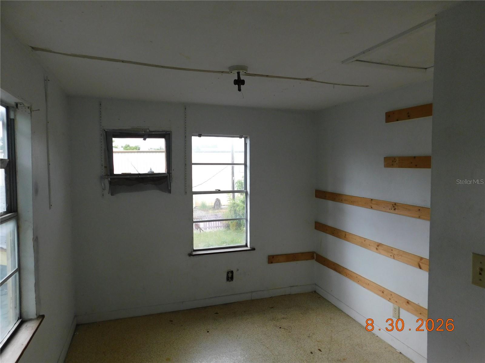 911 12TH AVE W — photo 28