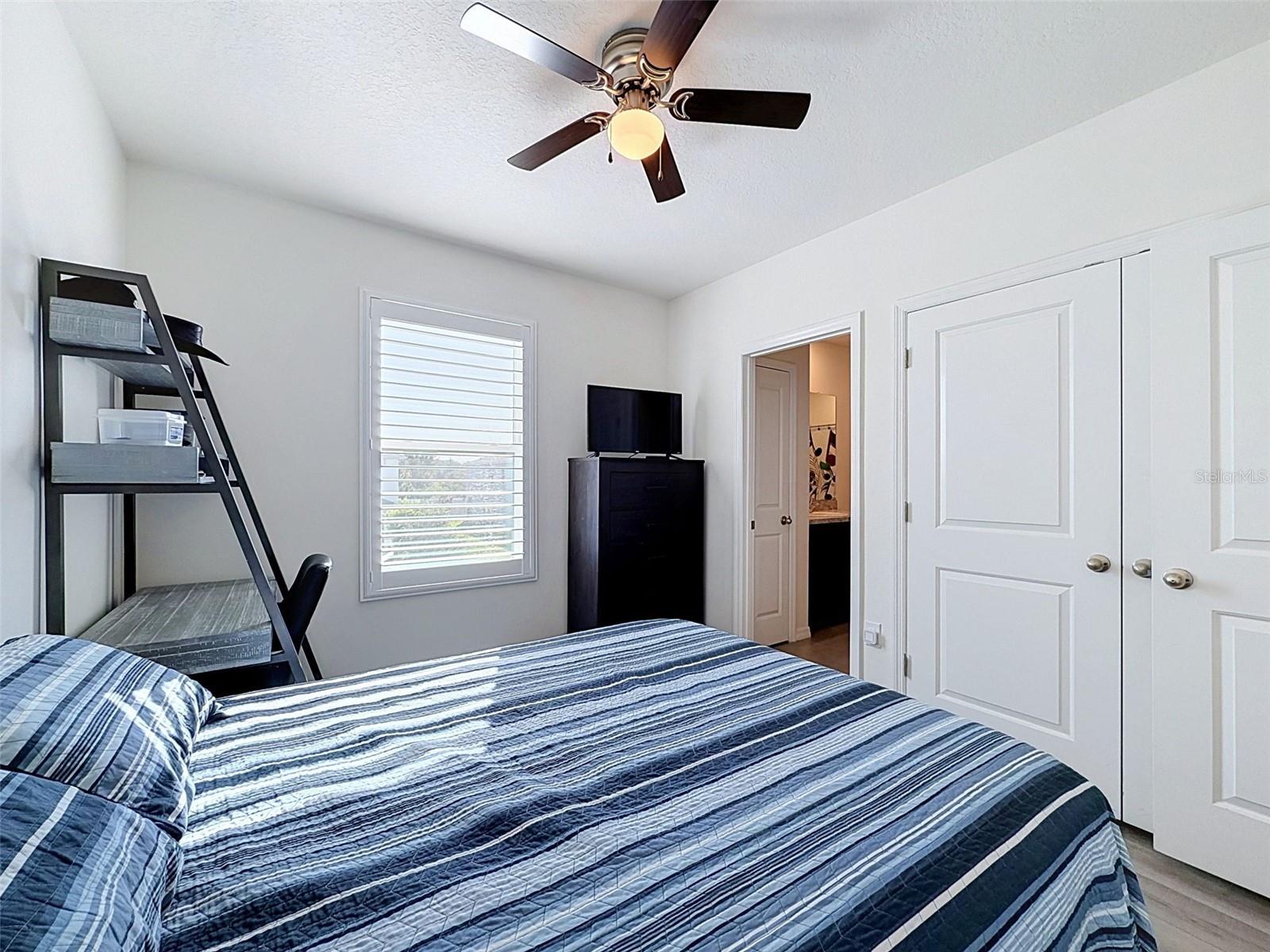 16189 GLOWING GROVE AVE — photo 32
