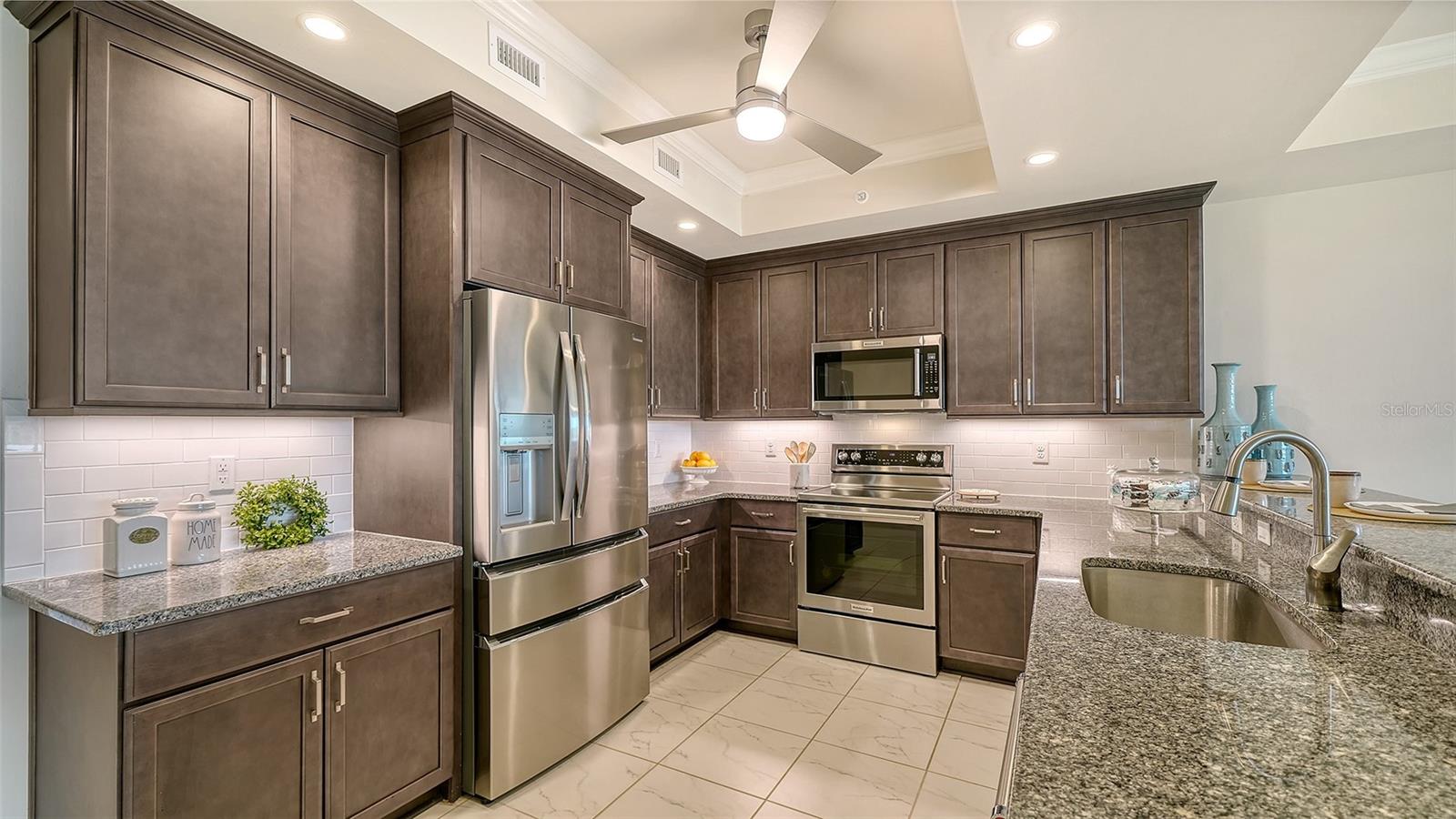 250 HIDDEN BAY DR #302 — photo 19