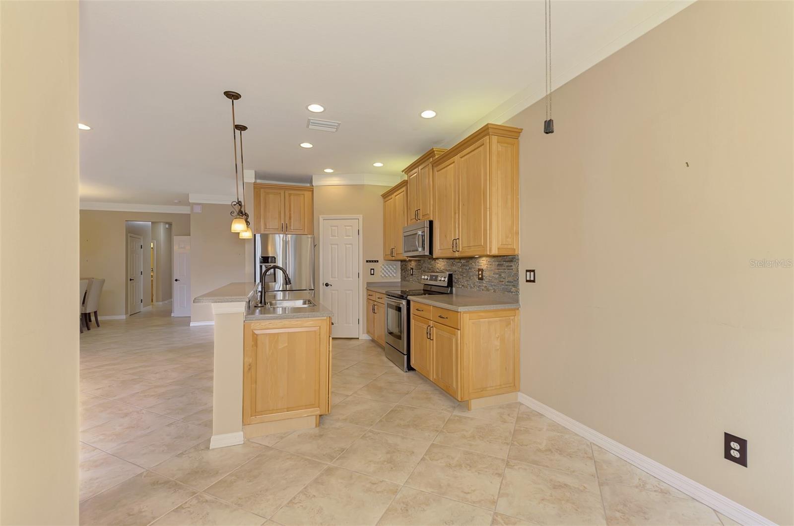 1359 MASENO DR — photo 28