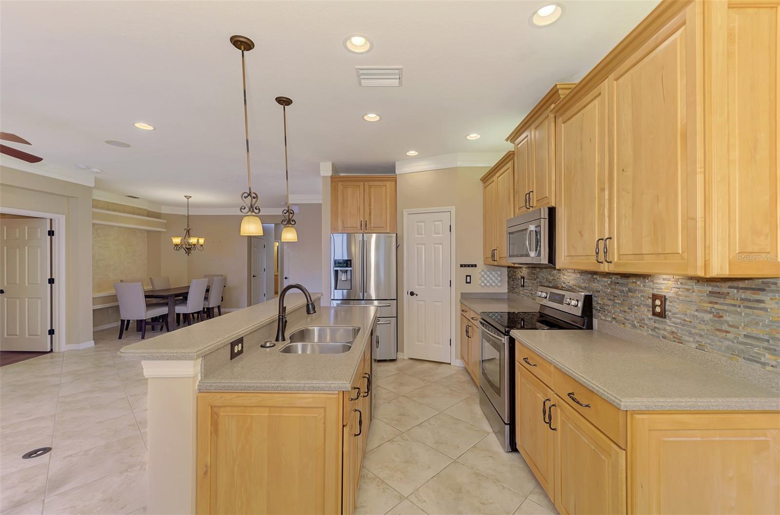 1359 MASENO DR — photo 22