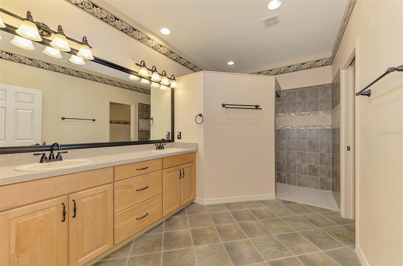 1359 MASENO DR — photo 37