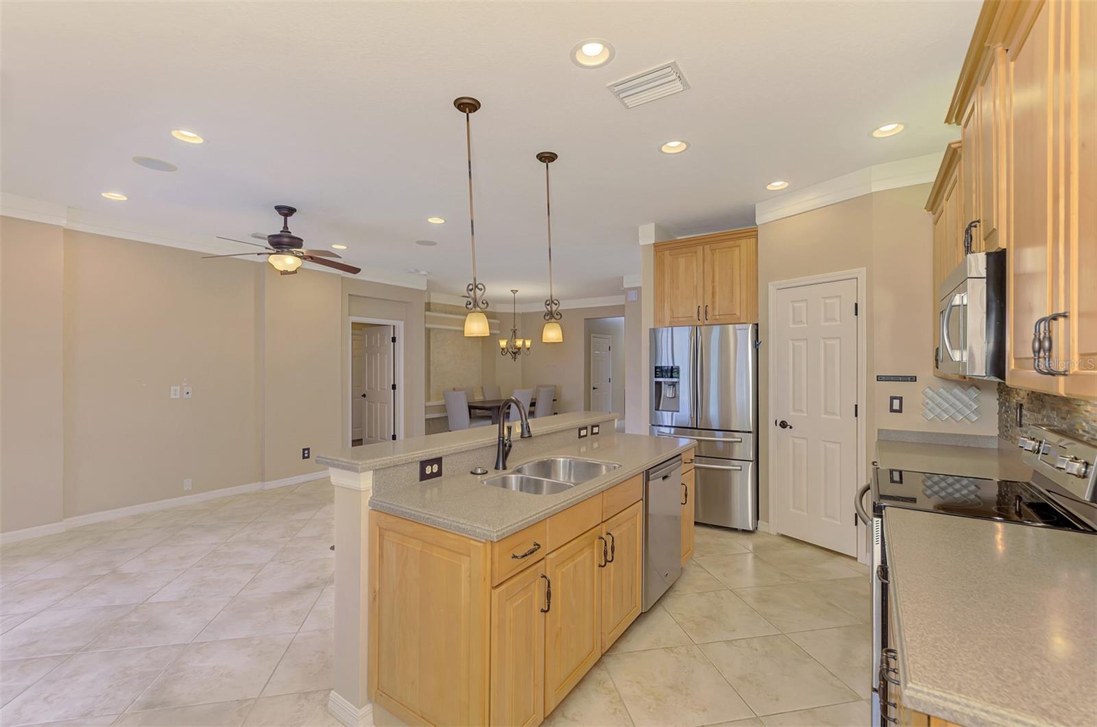 1359 MASENO DR — photo 23