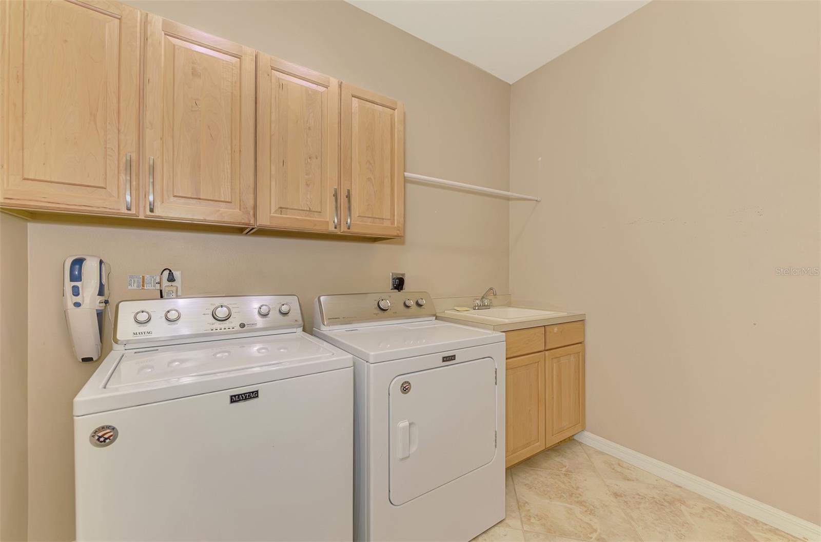 1359 MASENO DR — photo 45