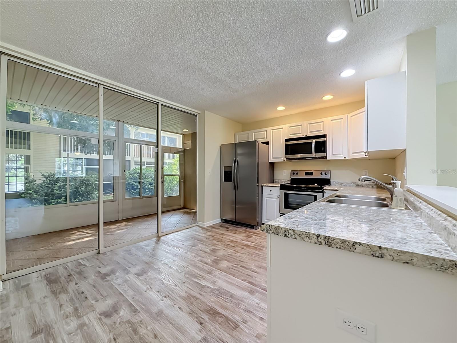 2106 CLOVER HILL RD — photo 6
