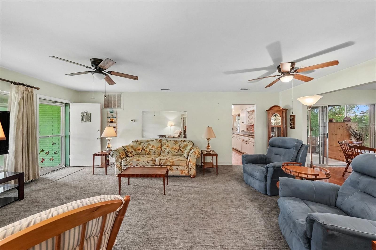 2400 INDIGO DR — photo 7