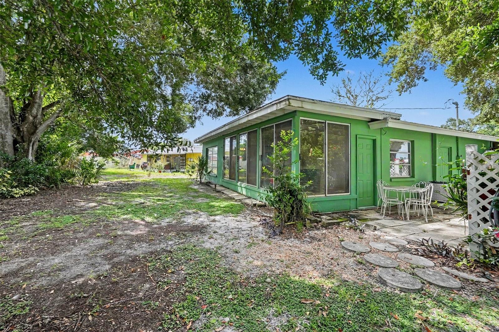 2400 INDIGO DR — photo 19