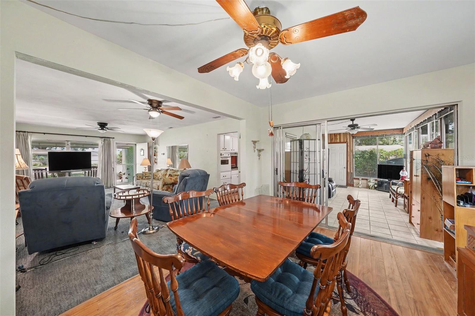 2400 INDIGO DR — photo 3