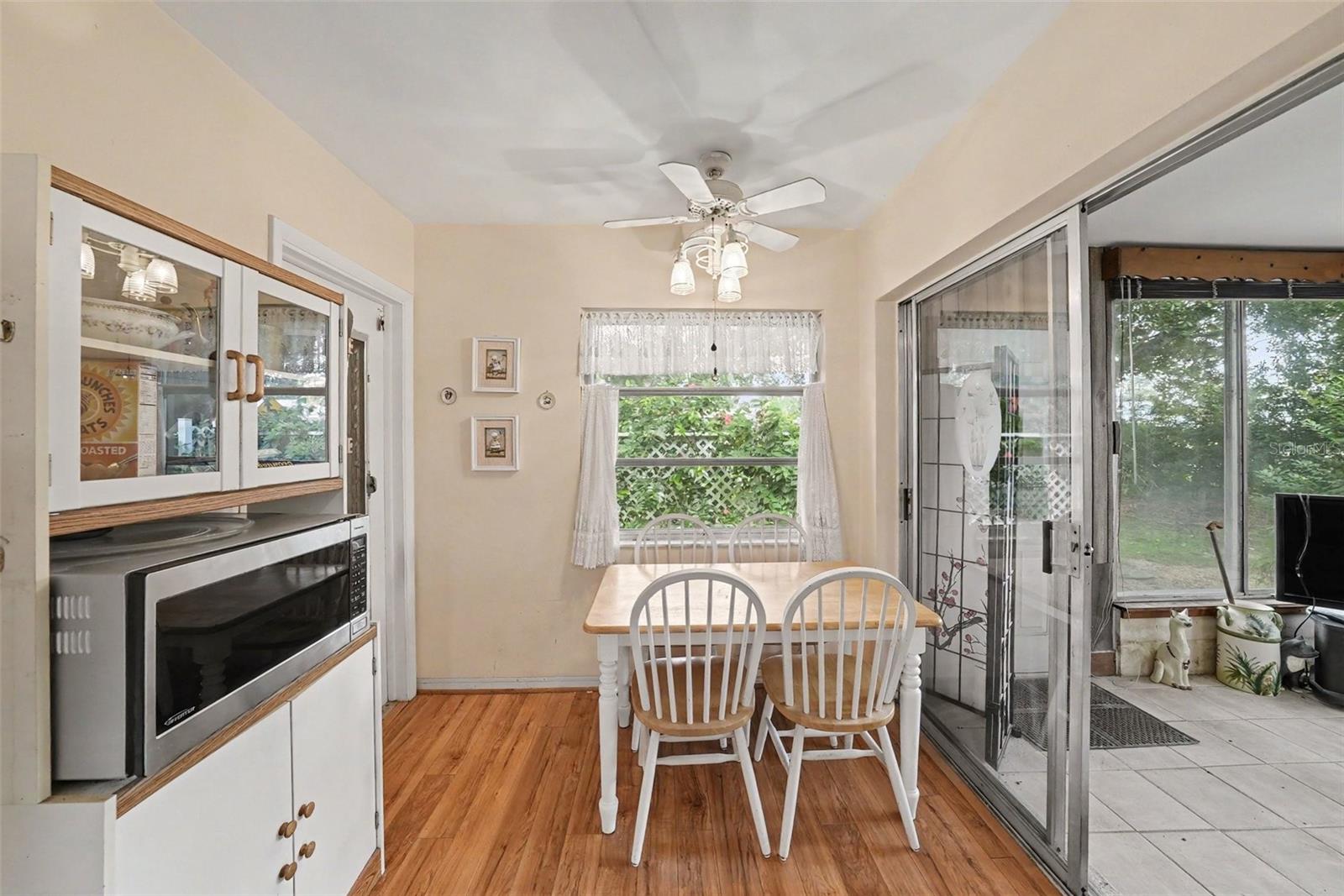 2400 INDIGO DR — photo 11