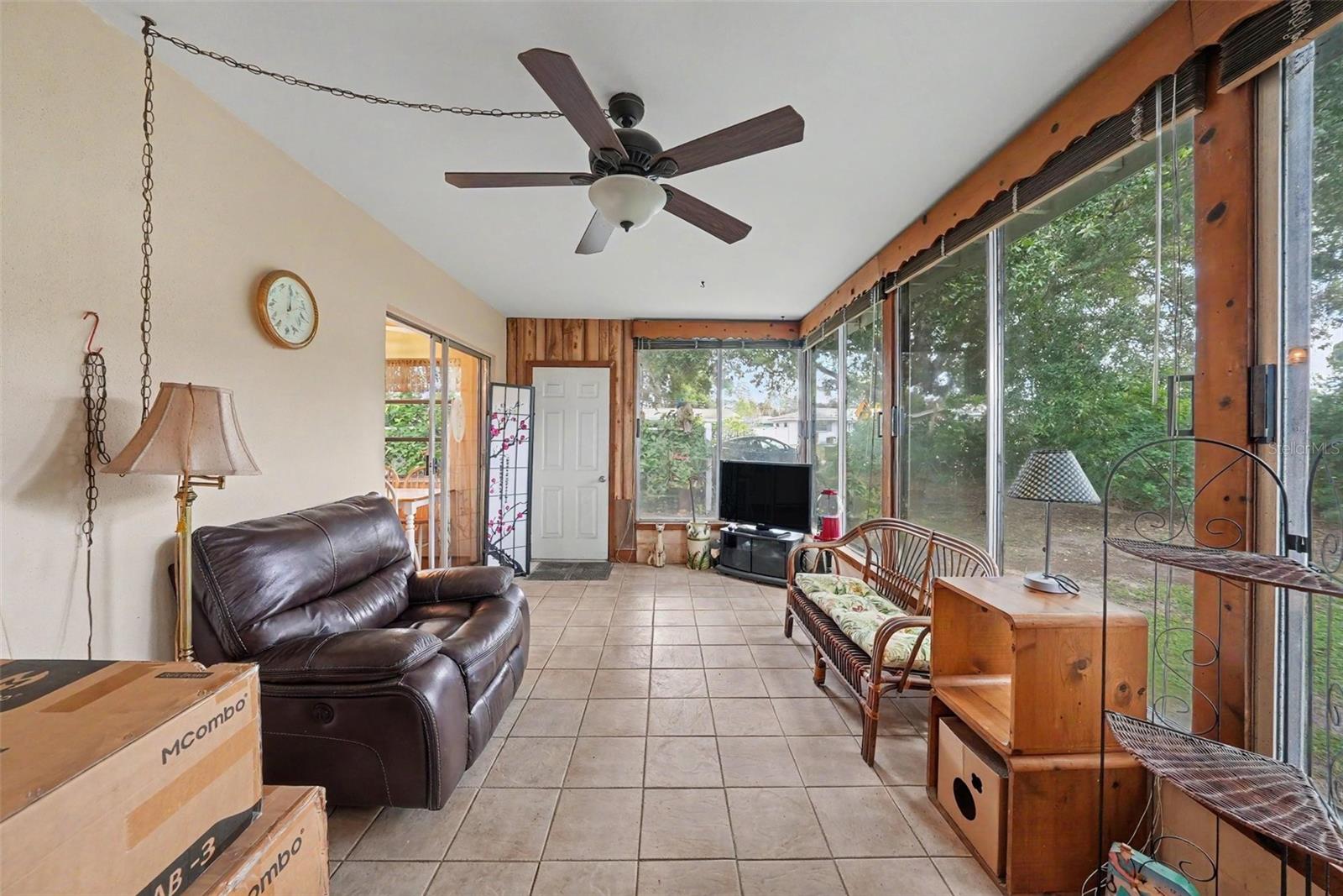 2400 INDIGO DR — photo 13