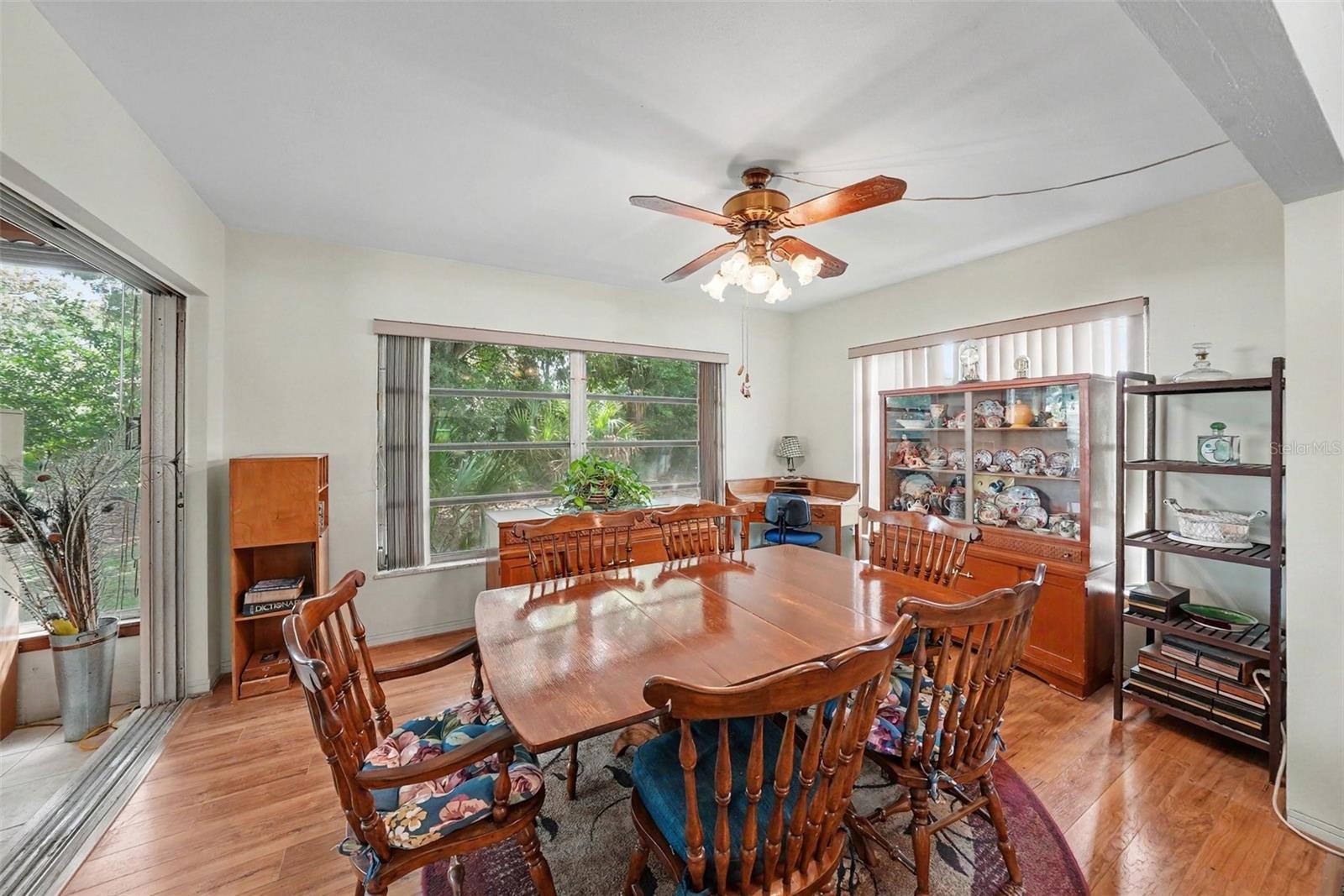 2400 INDIGO DR — photo 10