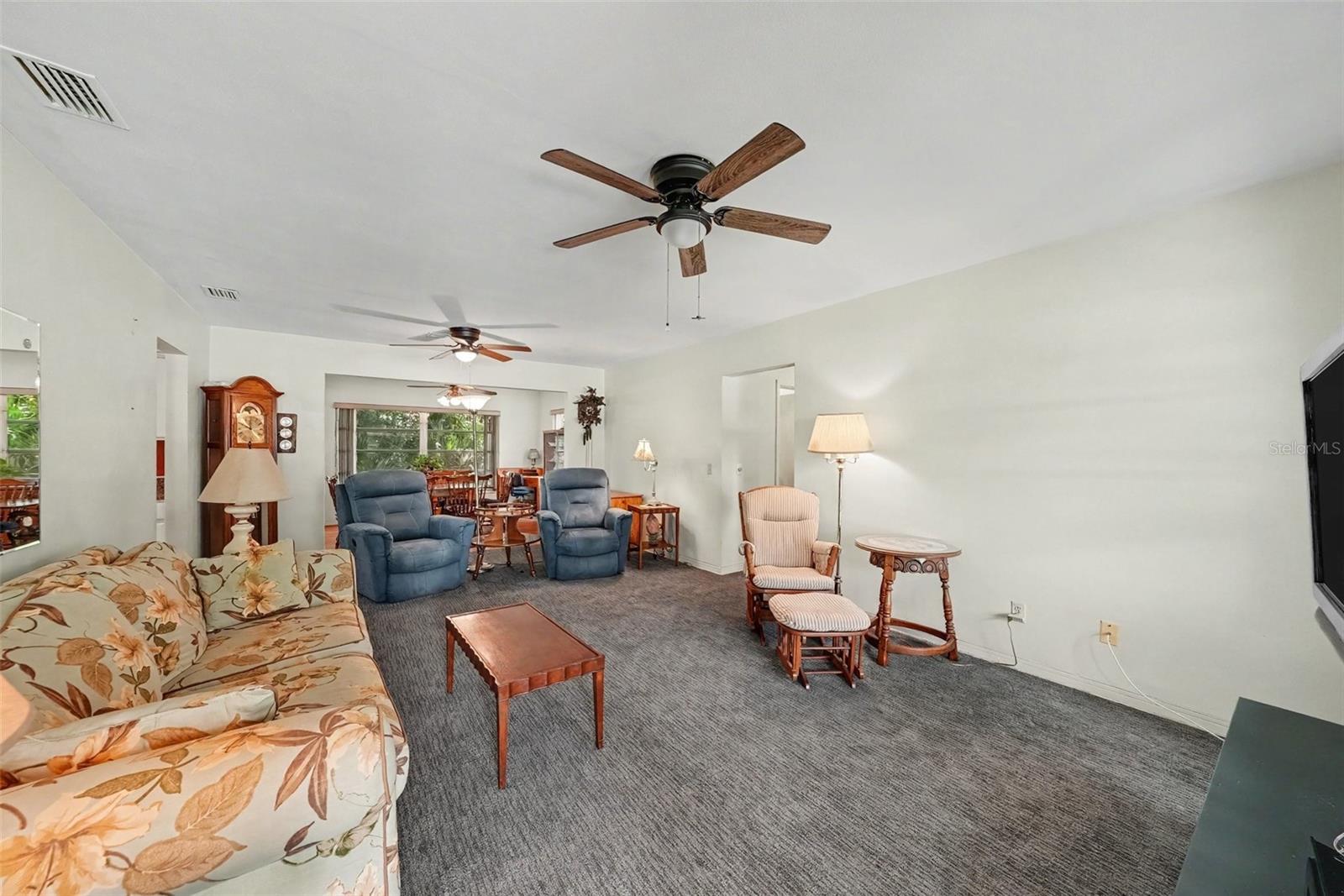 2400 INDIGO DR — photo 6