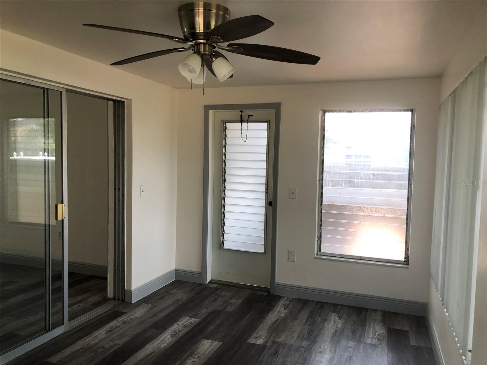 1528 GROVE ST — photo 11