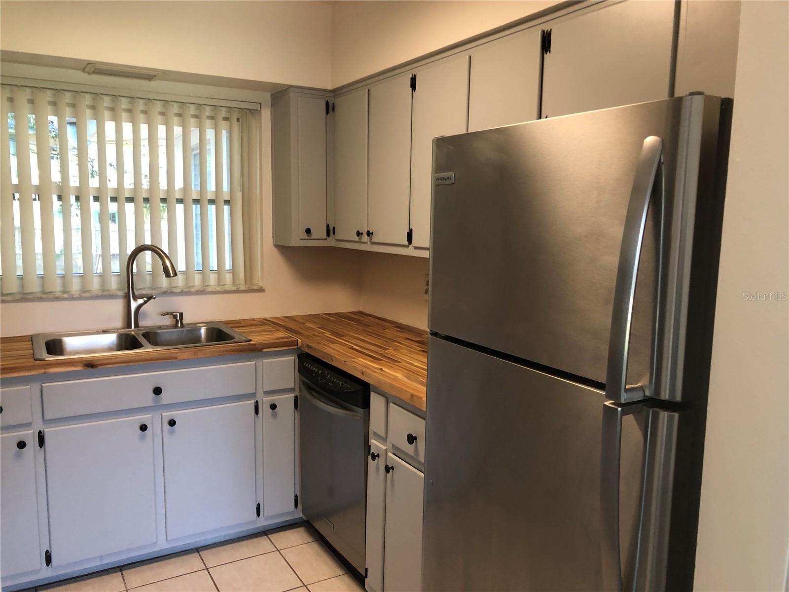 1528 GROVE ST — photo 3