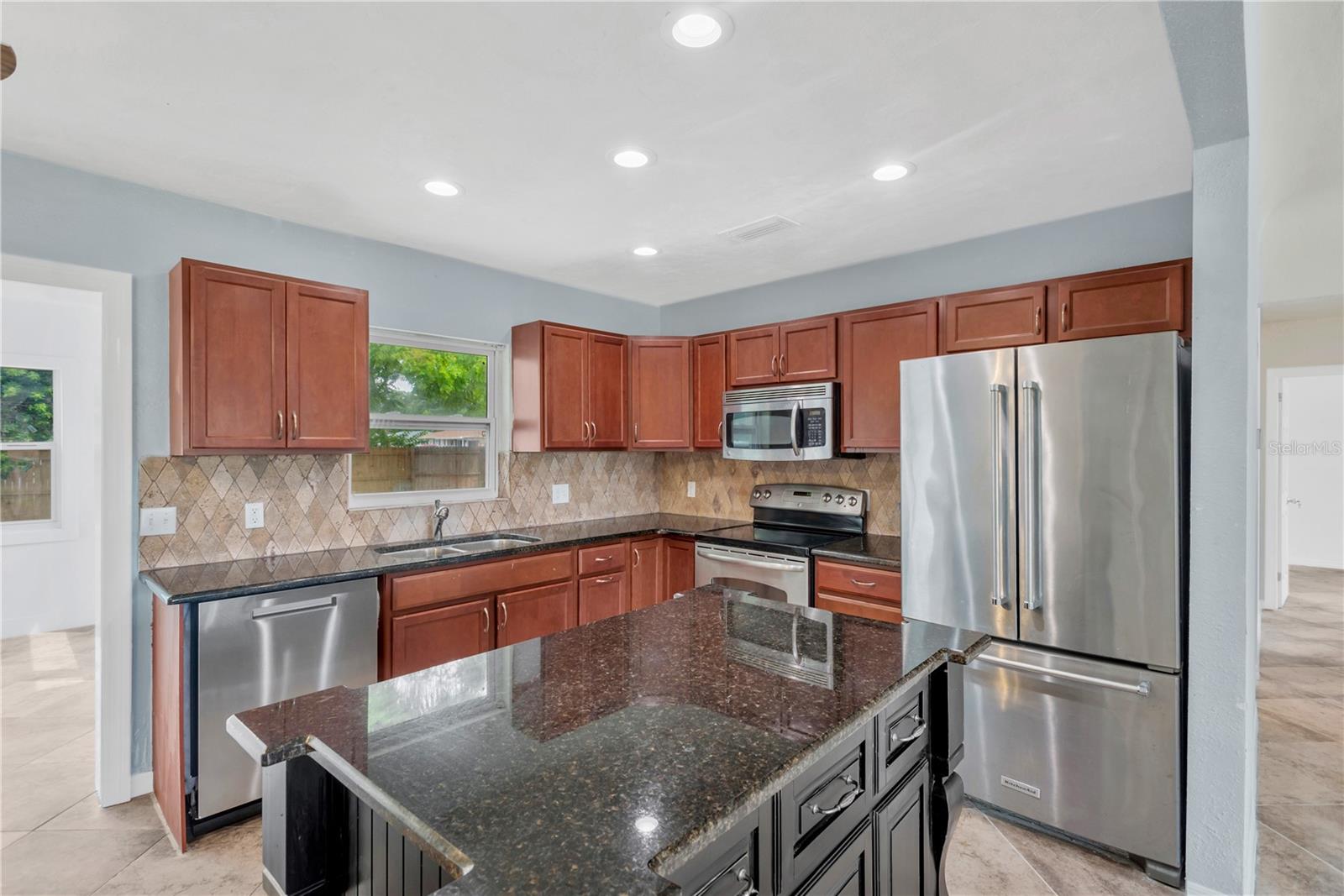 1801 CARLTON DR — photo 2