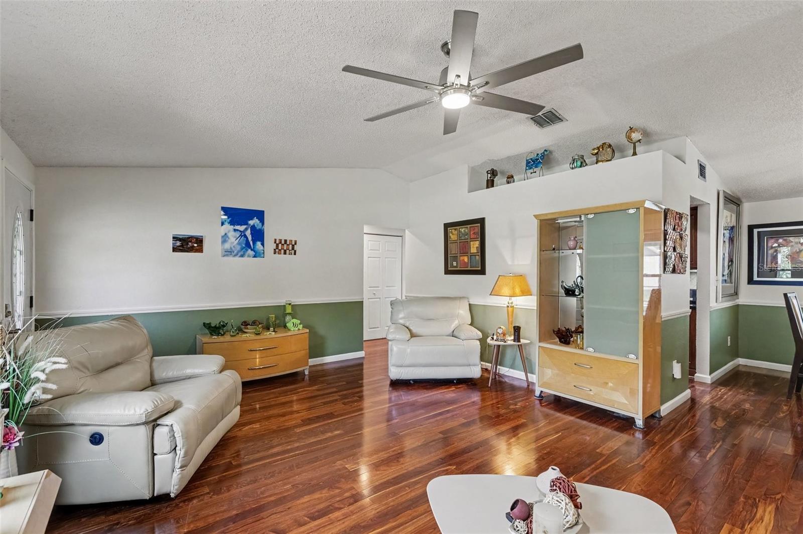 1308 OAKCREST DR — photo 14