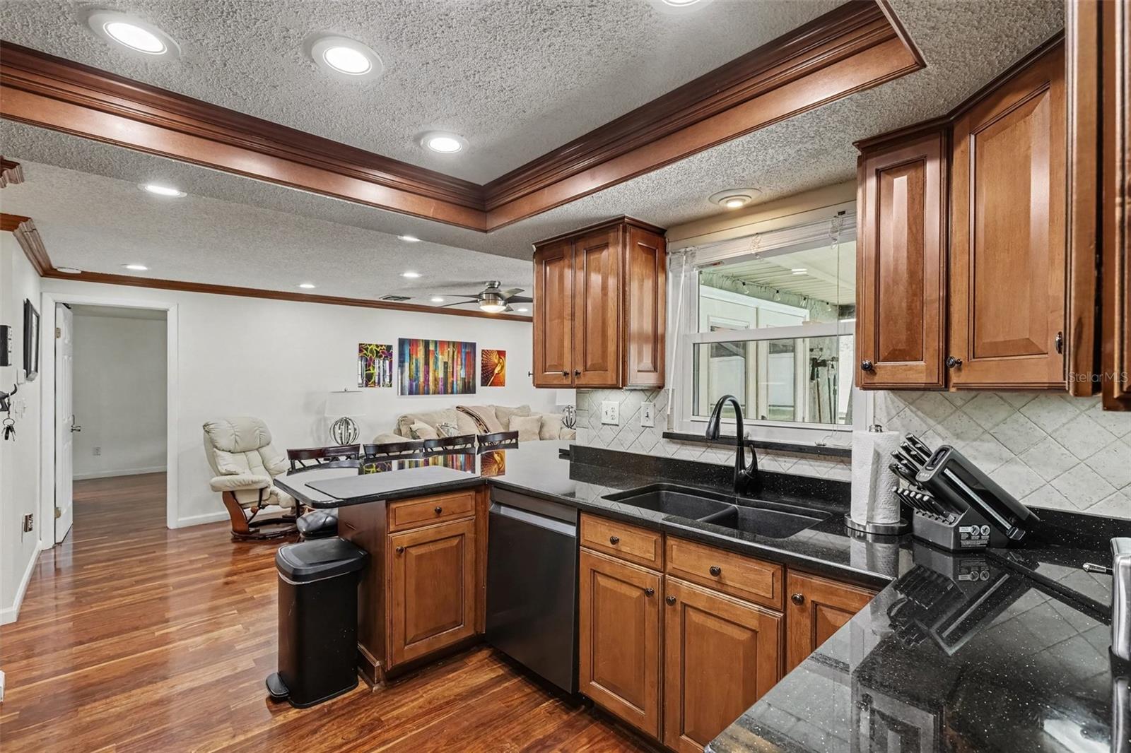 1308 OAKCREST DR — photo 6