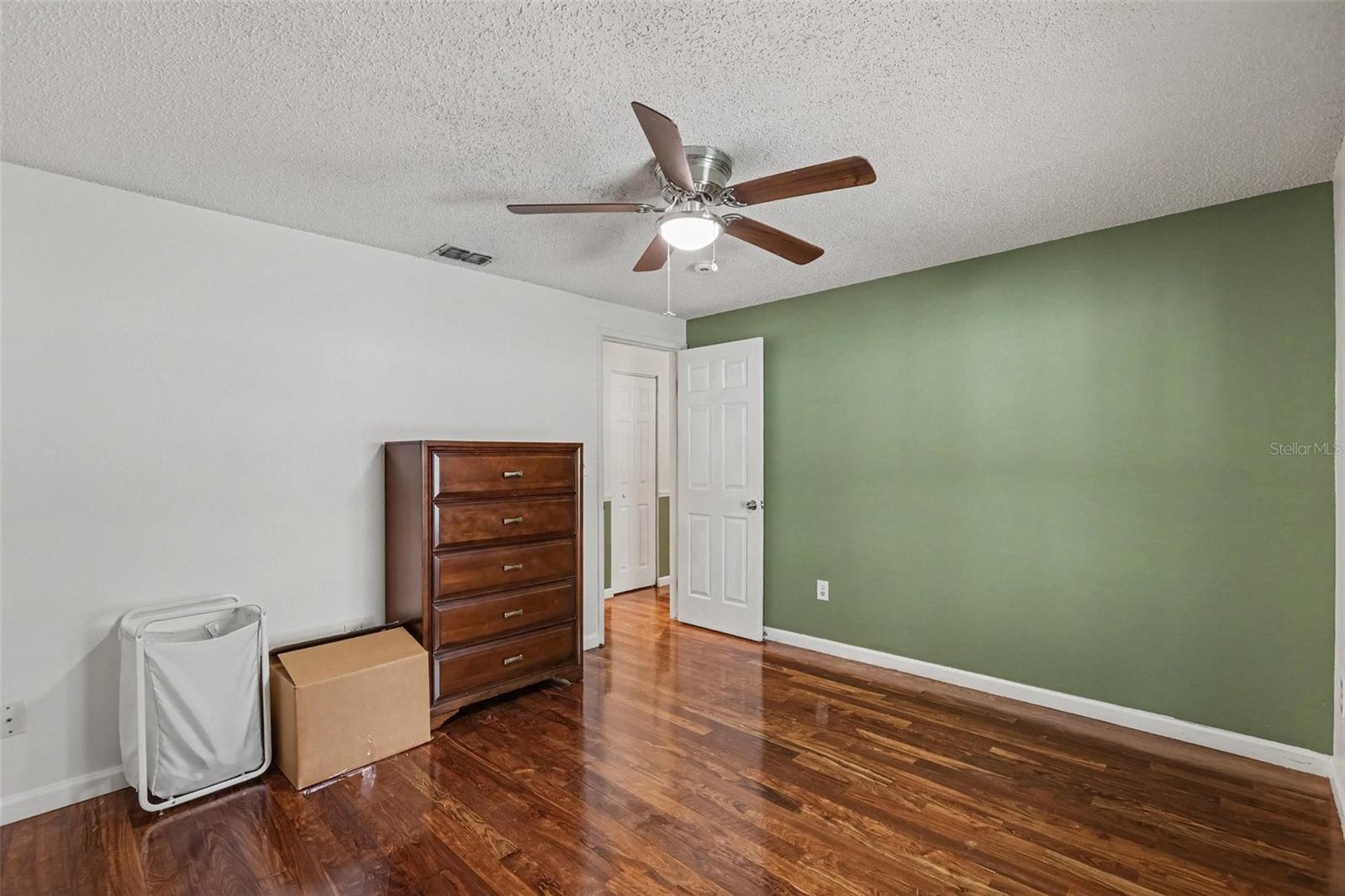 1308 OAKCREST DR — photo 10