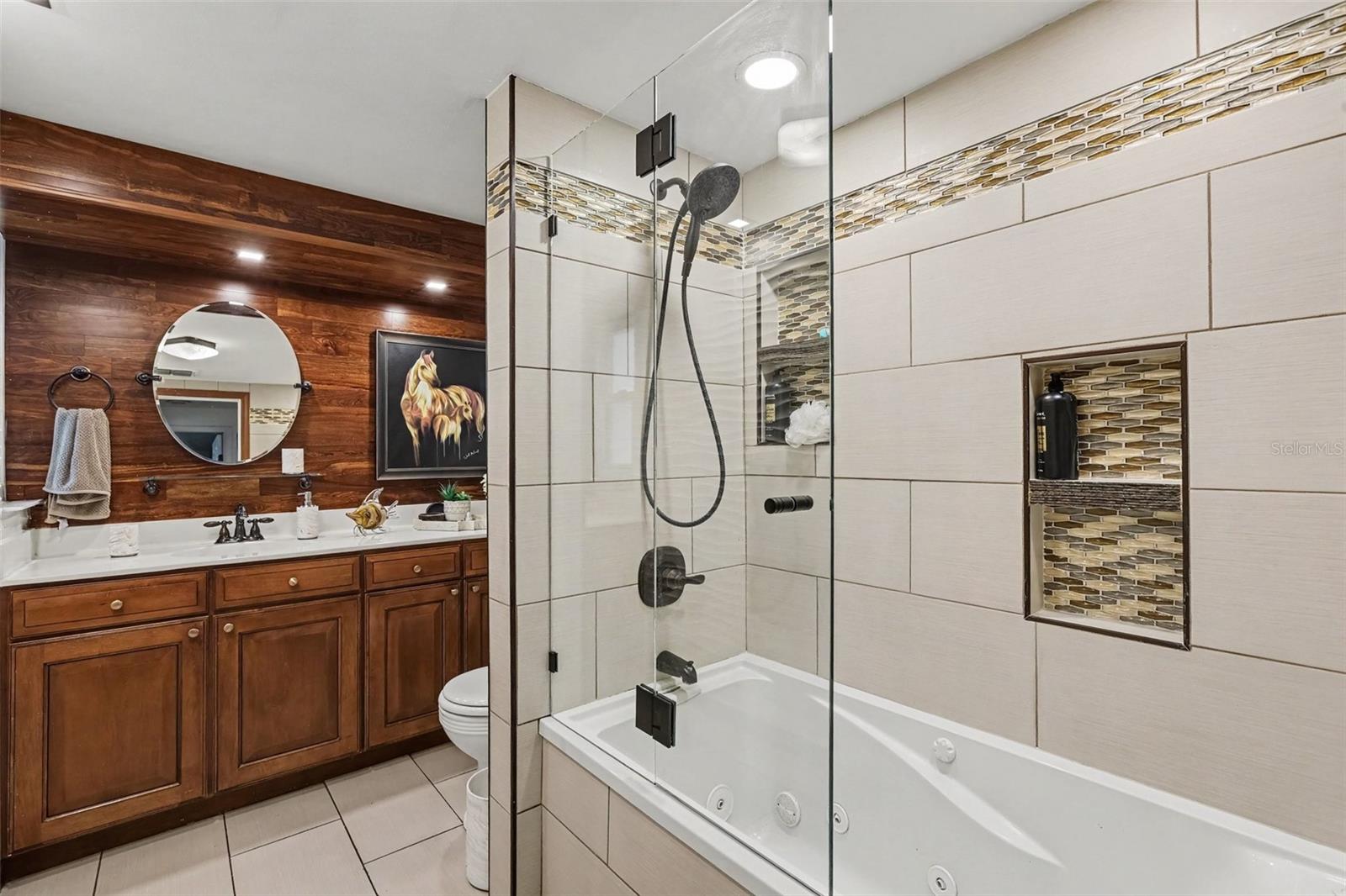 1308 OAKCREST DR — photo 8
