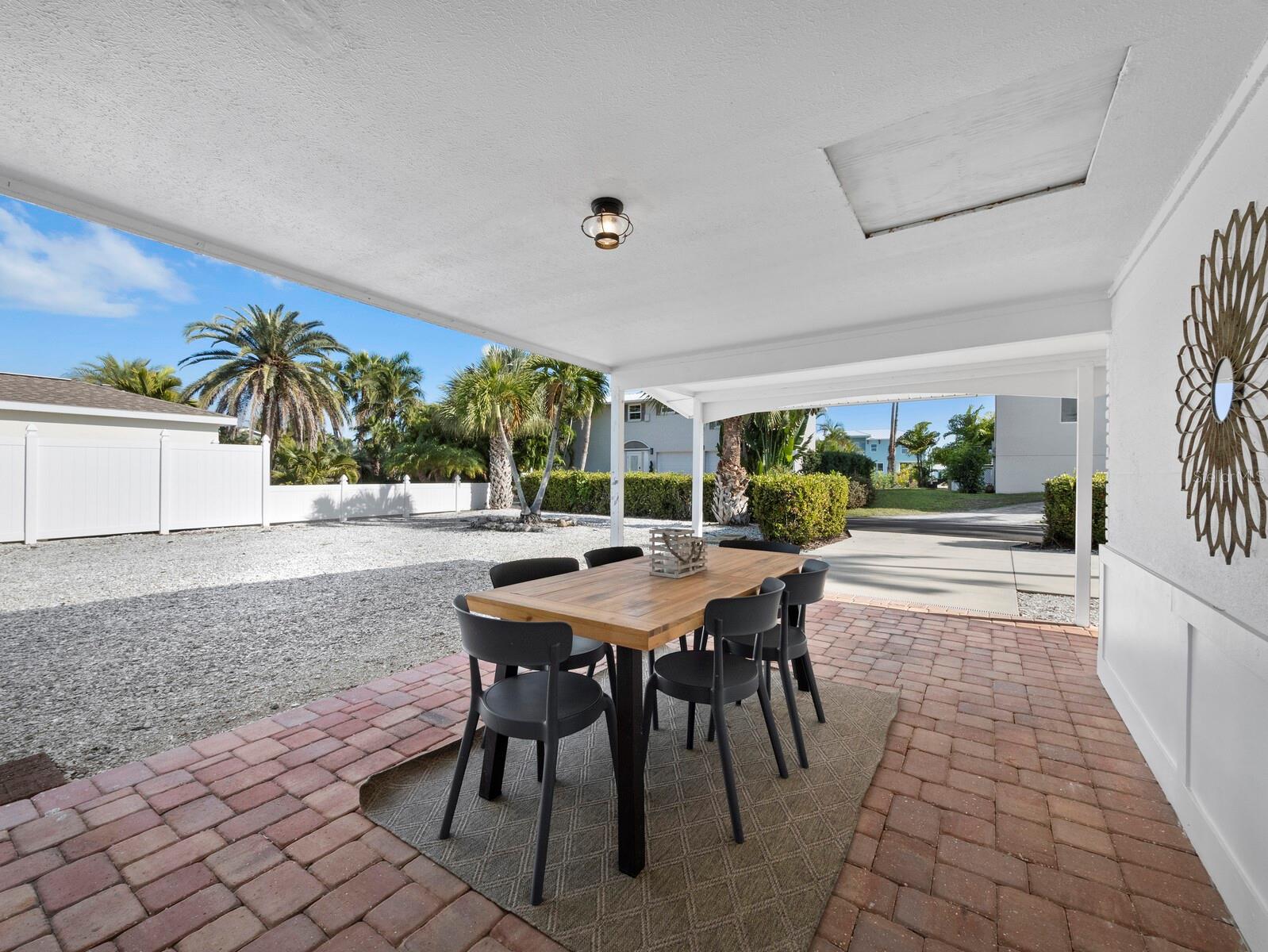 691 TARAWITT DR — photo 25