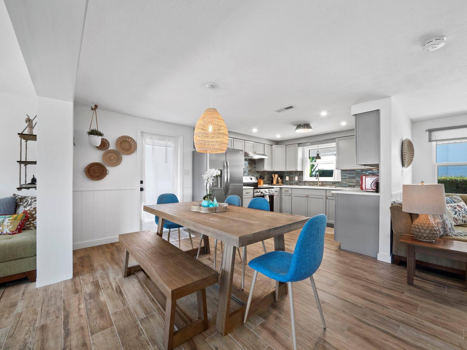 691 TARAWITT DR — photo 8