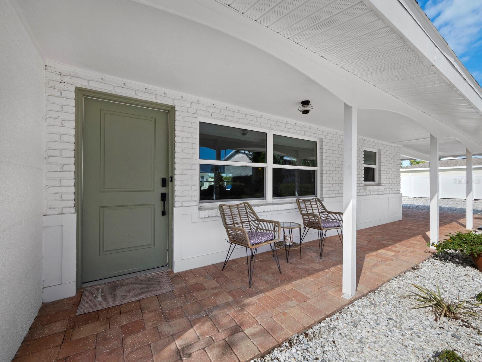 691 TARAWITT DR — photo 6