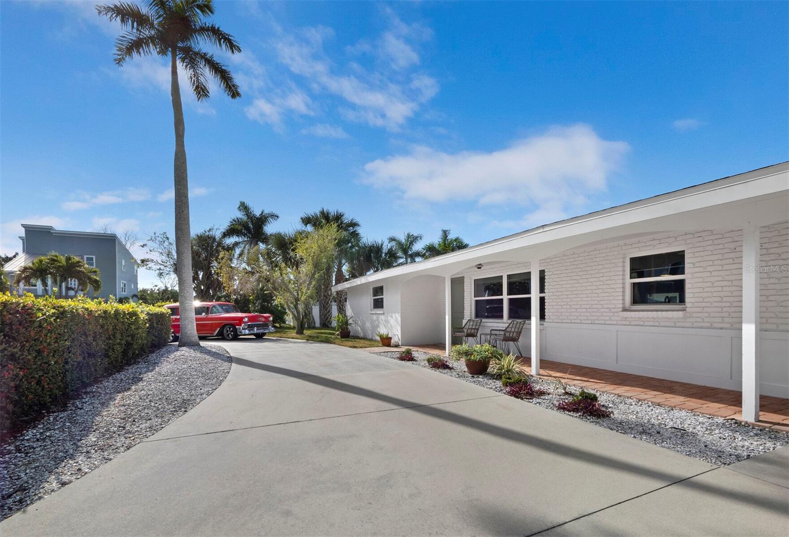691 TARAWITT DR — photo 2