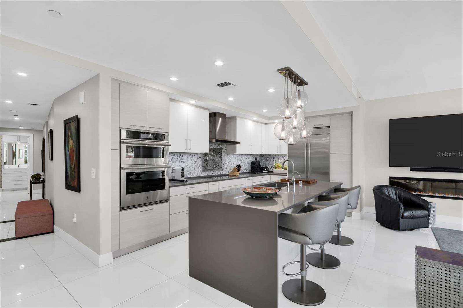 100 1ST AVE N #305 — photo 4