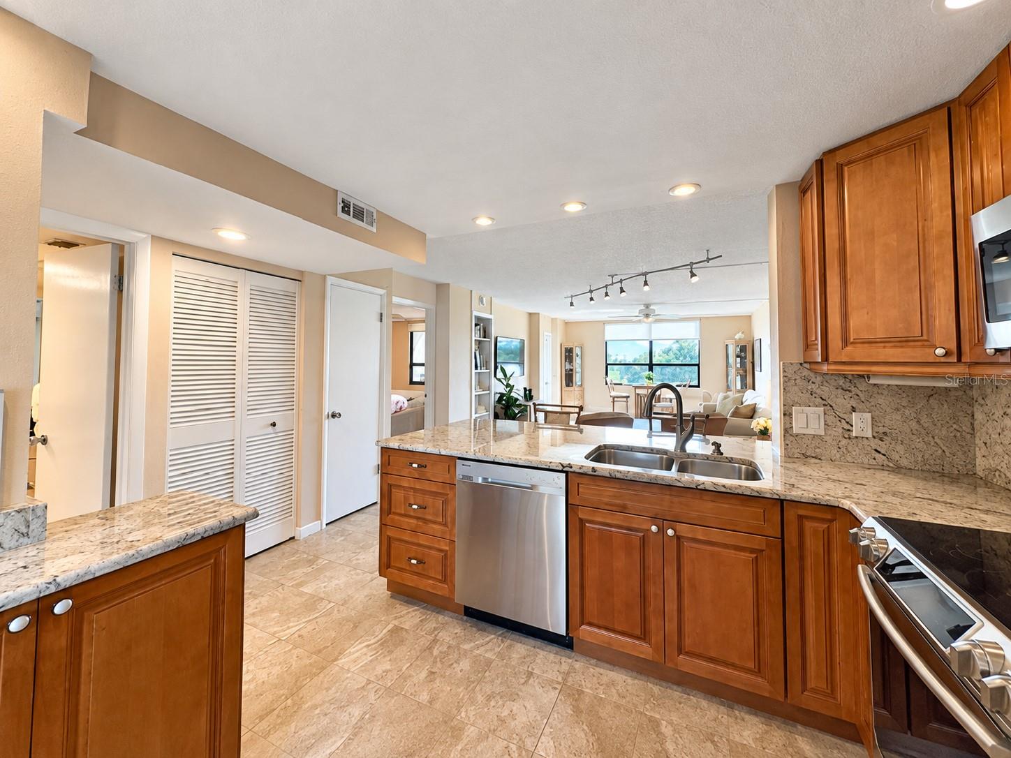 2620 COVE CAY DR #306 — photo 5