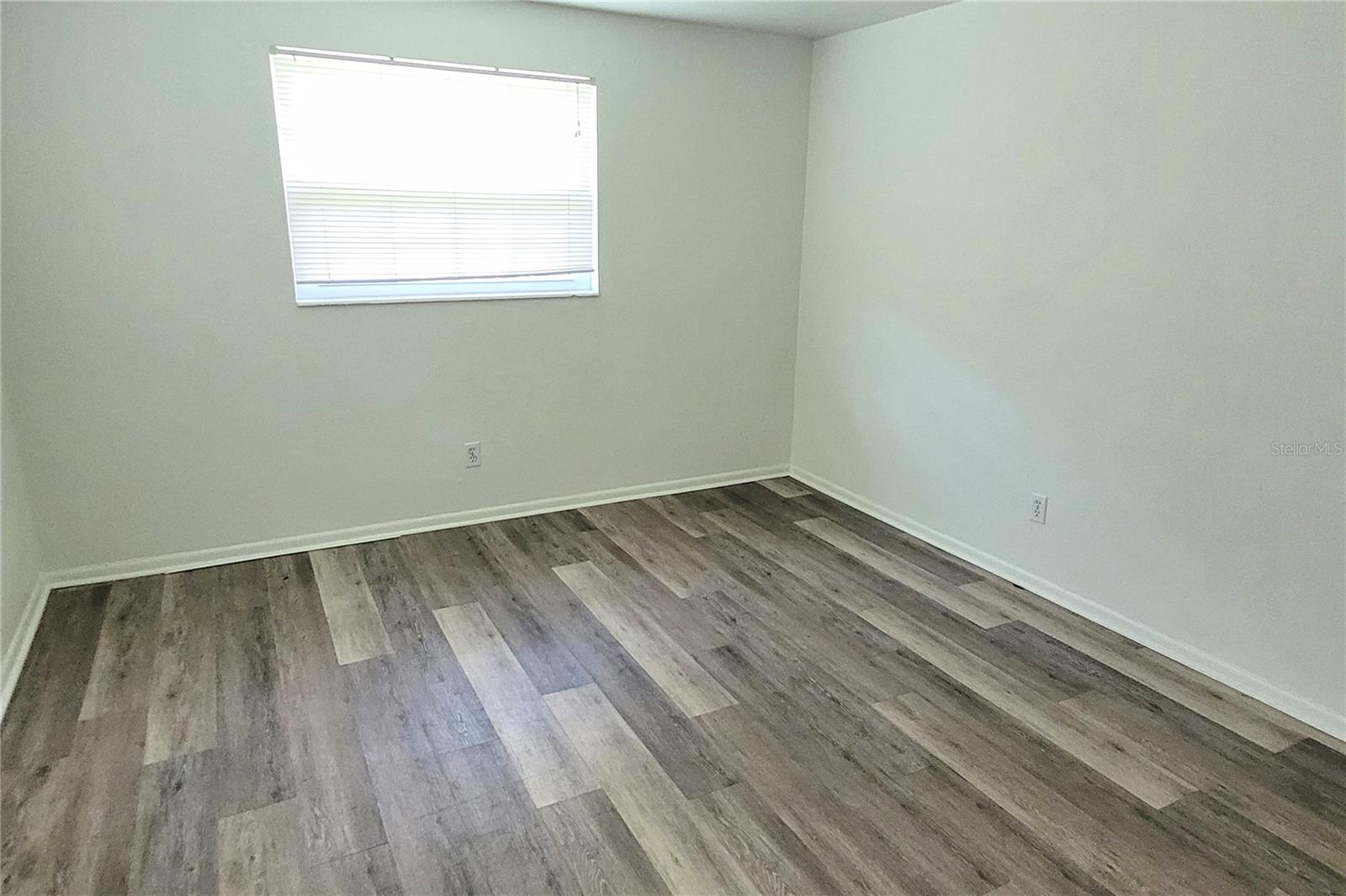 2975 LOUISE ST — photo 29