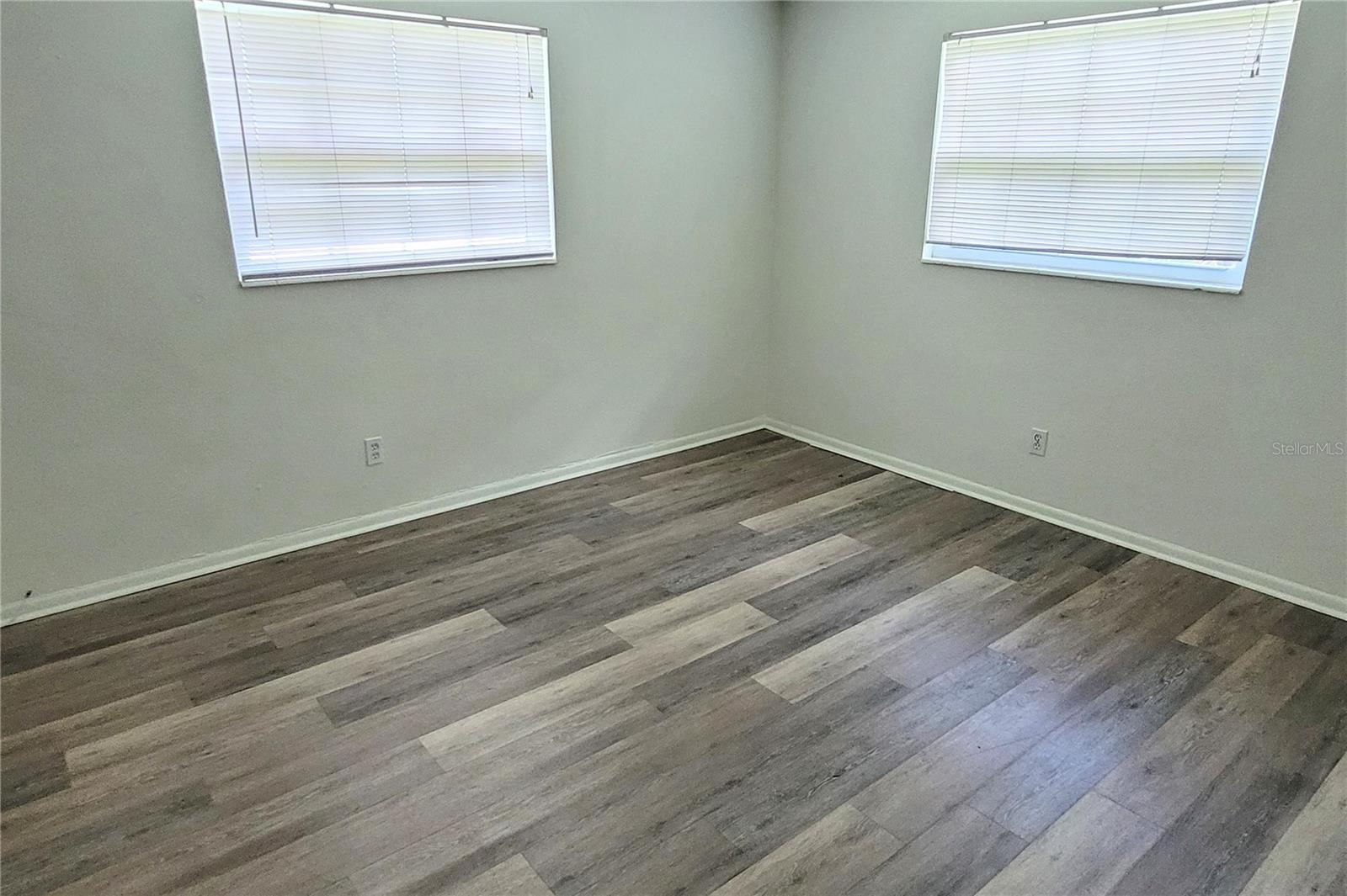 2975 LOUISE ST — photo 27