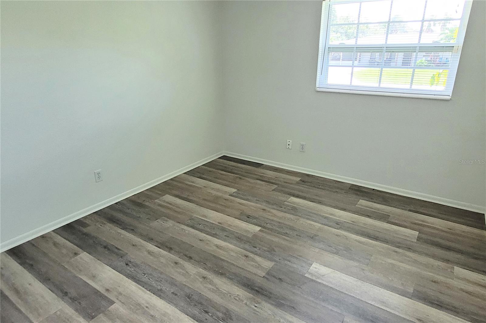 2975 LOUISE ST — photo 26