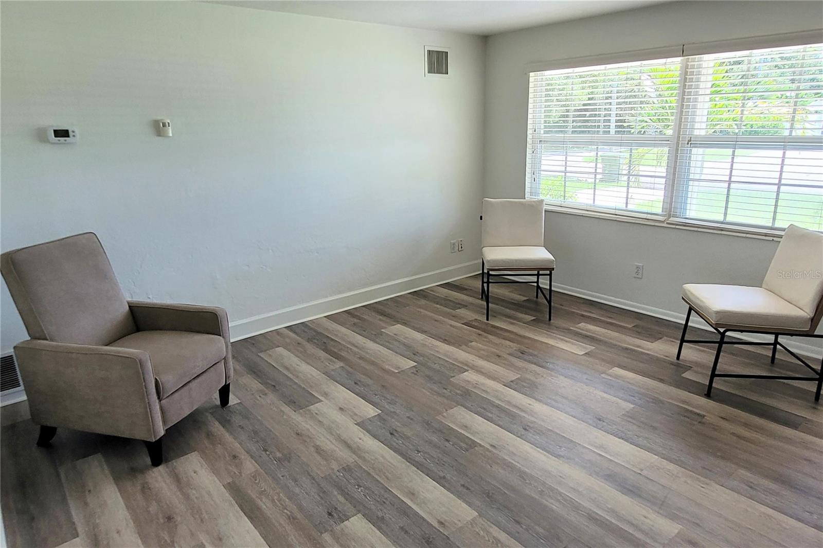 2975 LOUISE ST — photo 7