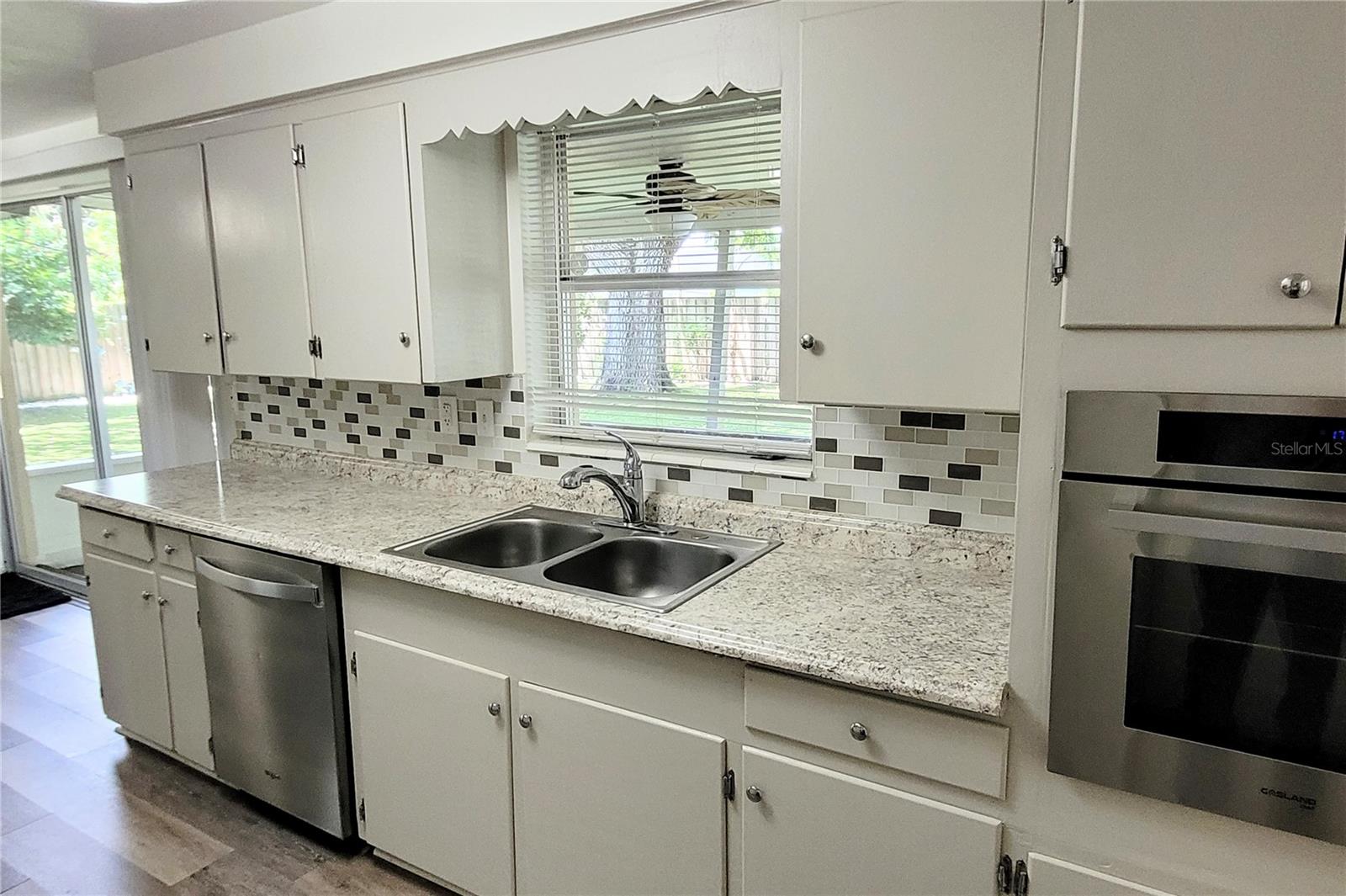 2975 LOUISE ST — photo 11