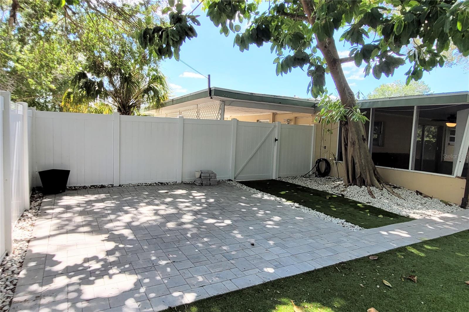 2975 LOUISE ST — photo 34