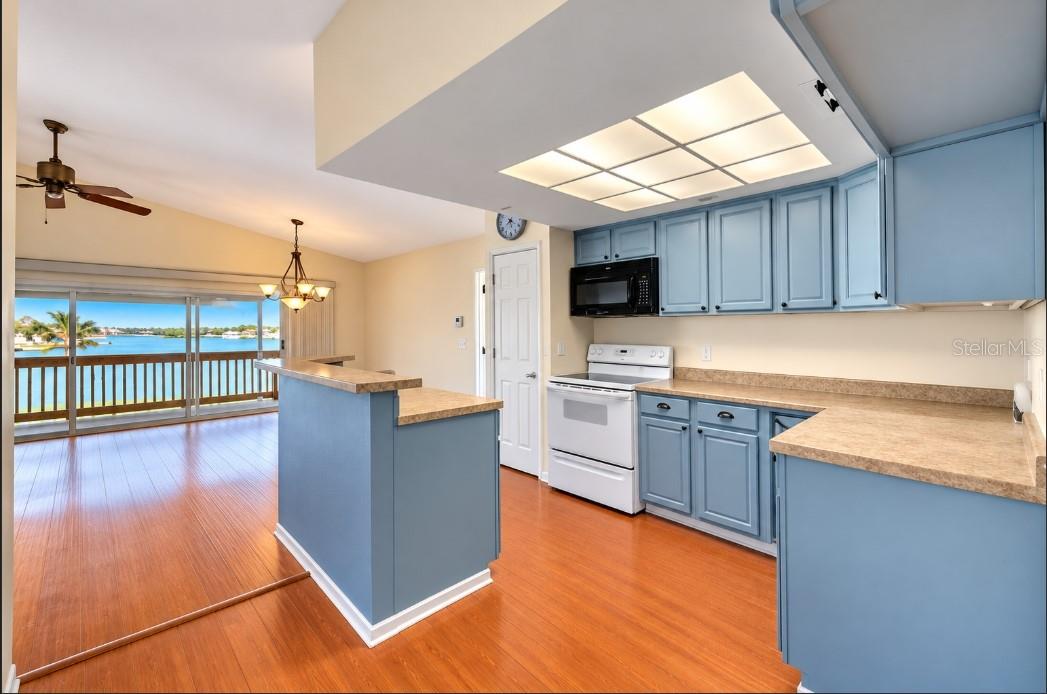14217 HENDRY CT — photo 11