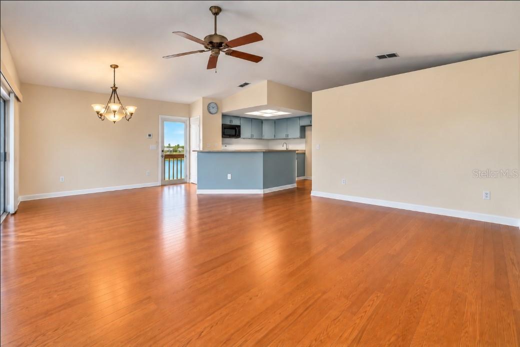 14217 HENDRY CT — photo 9