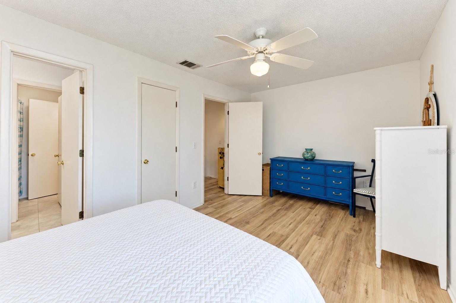 6840 MIDNIGHT PASS RD — photo 19
