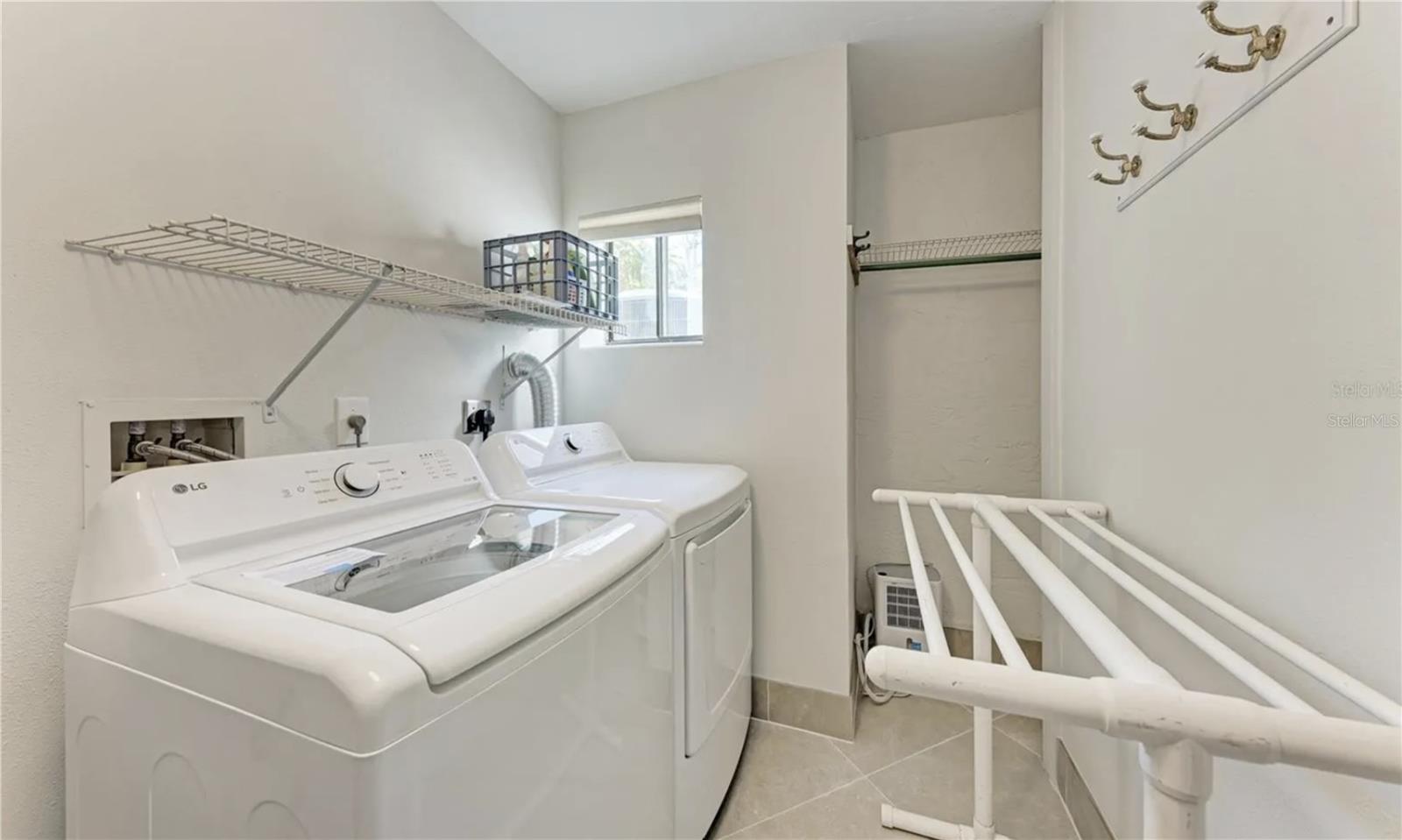6840 MIDNIGHT PASS RD — photo 31
