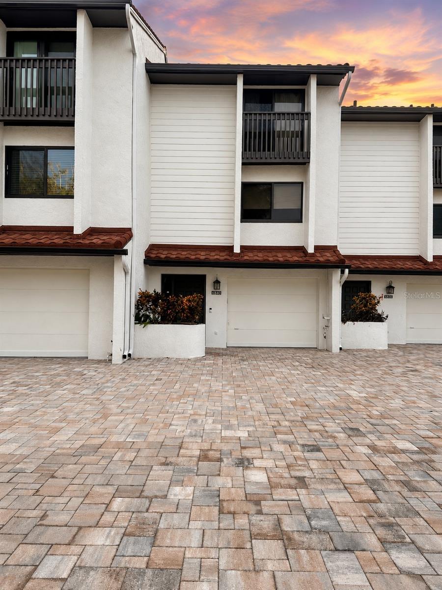 6840 MIDNIGHT PASS RD — photo 5
