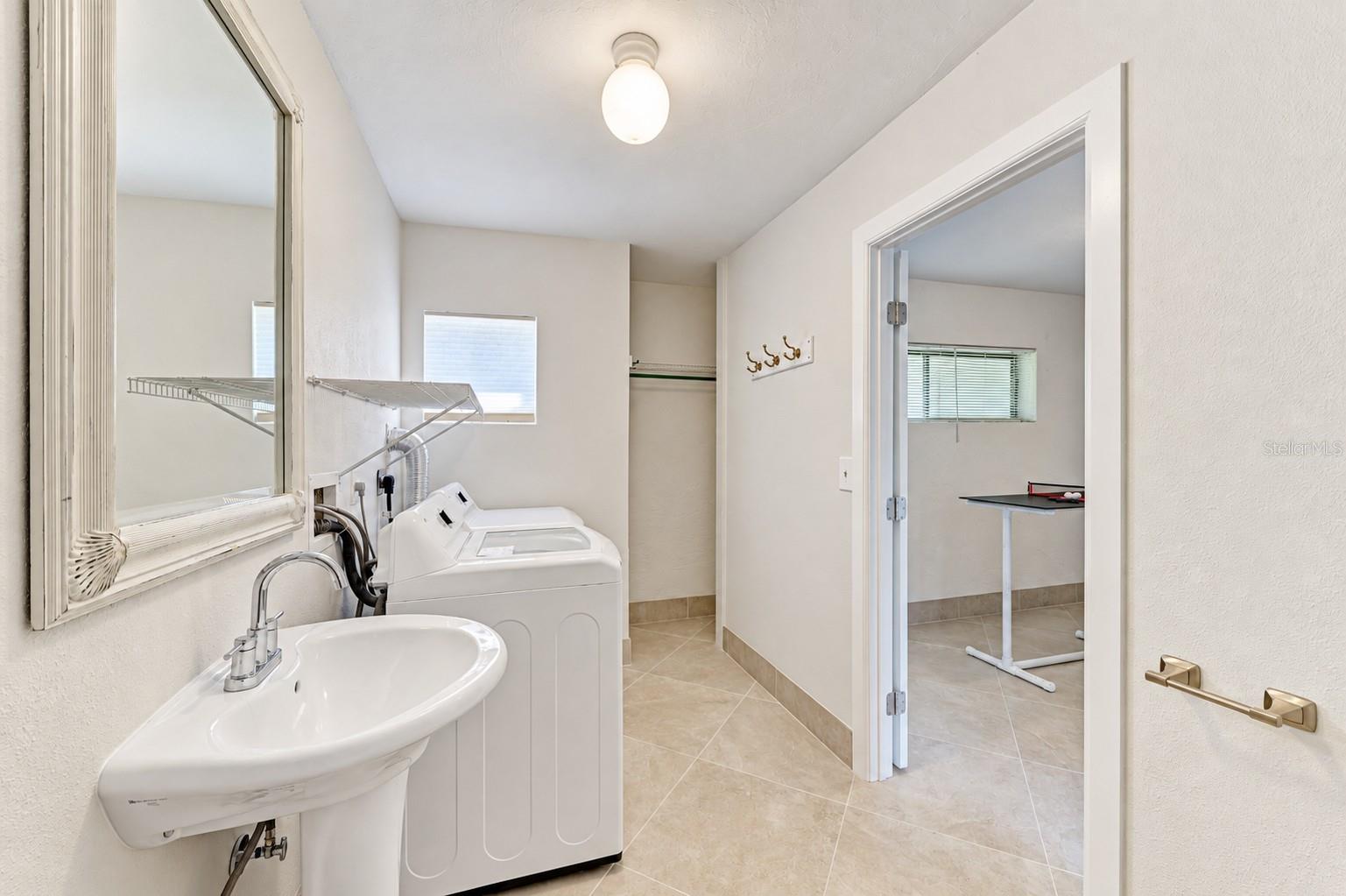 6840 MIDNIGHT PASS RD — photo 30