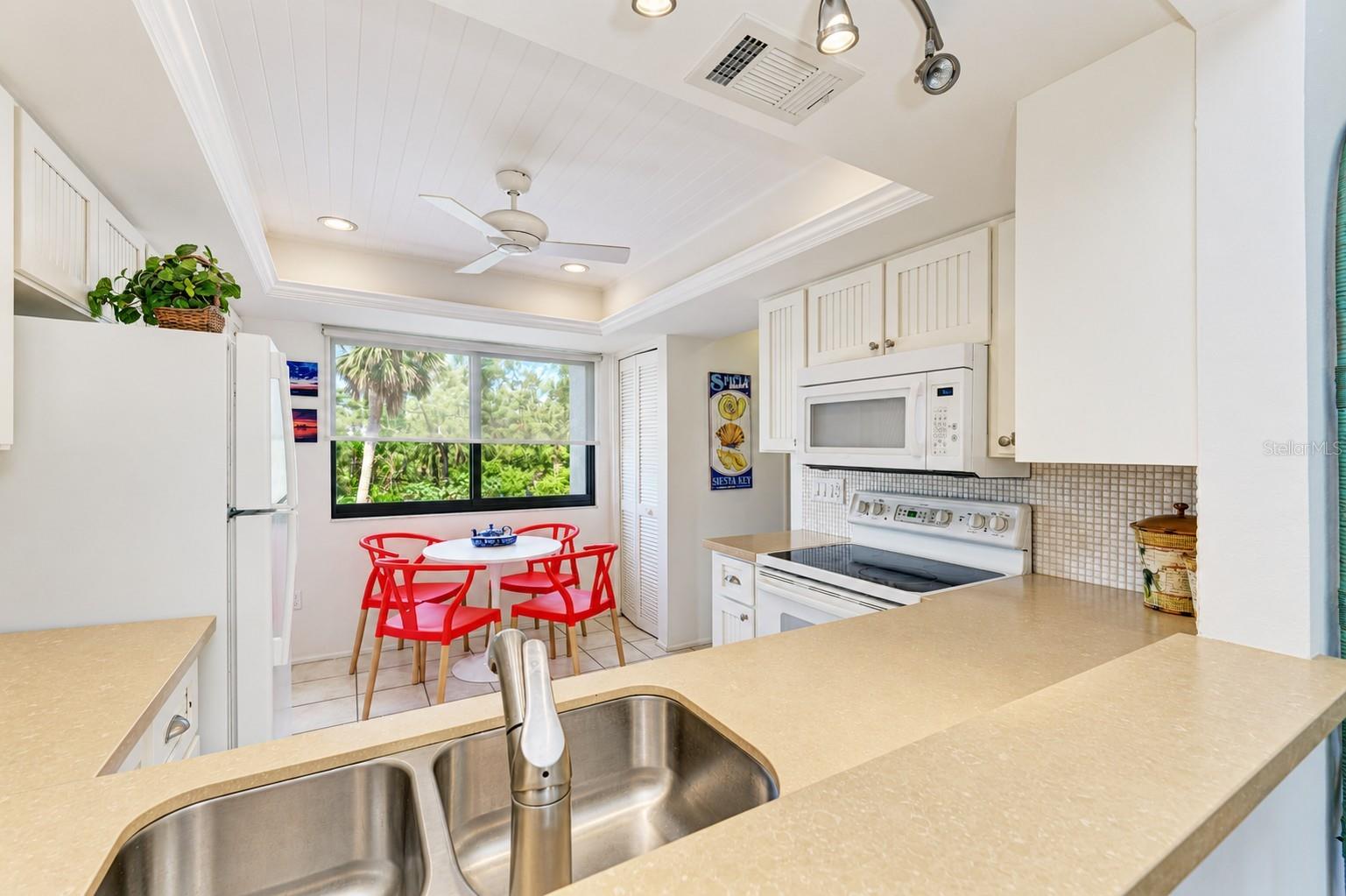 6840 MIDNIGHT PASS RD — photo 17
