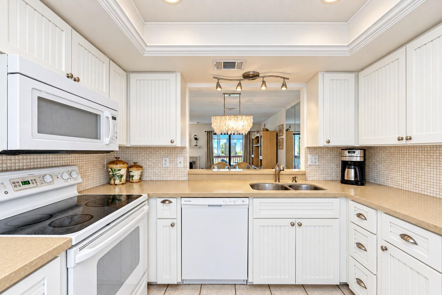 6840 MIDNIGHT PASS RD — photo 16