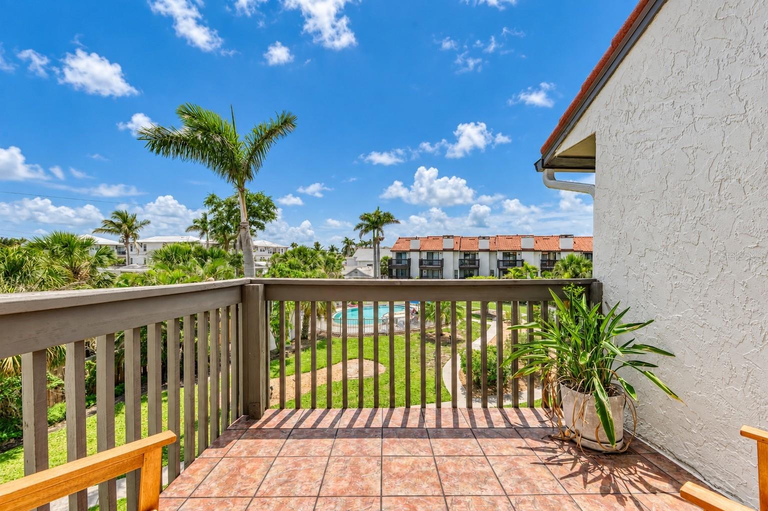 6840 MIDNIGHT PASS RD — photo 29