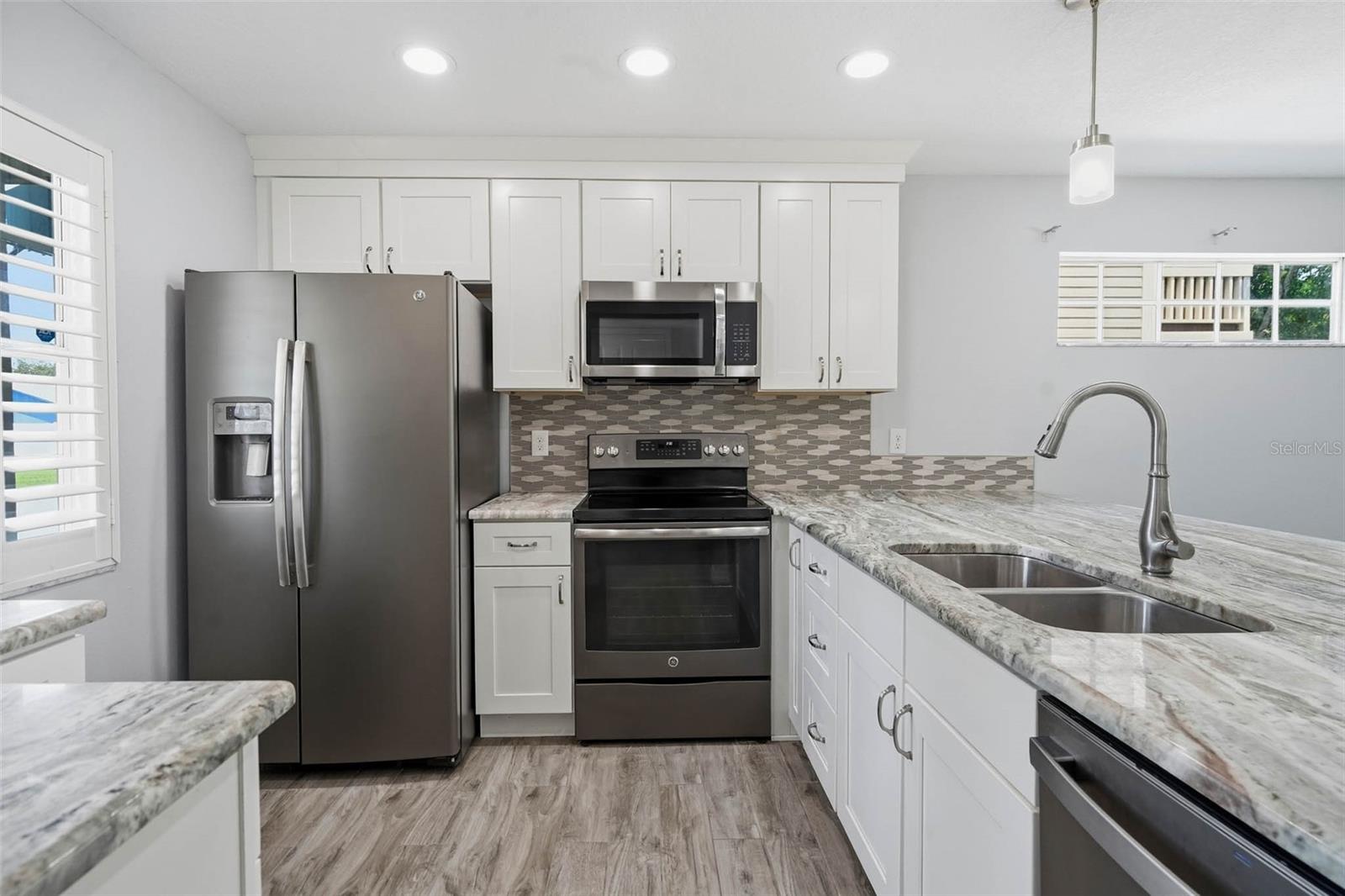 9020 LAKE PLACE LN #9020 — photo 9