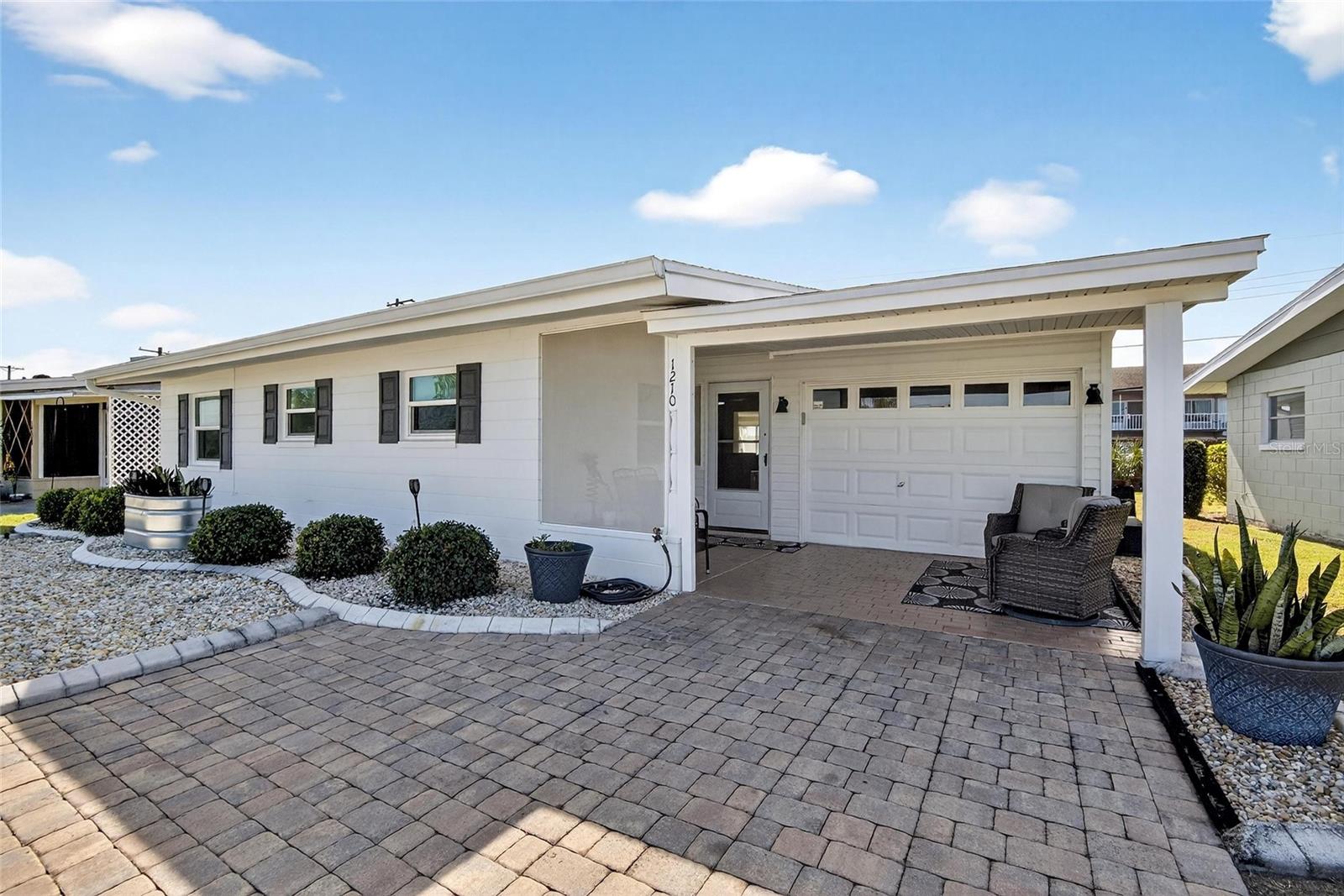 1210 BEACH BLVD — photo 3