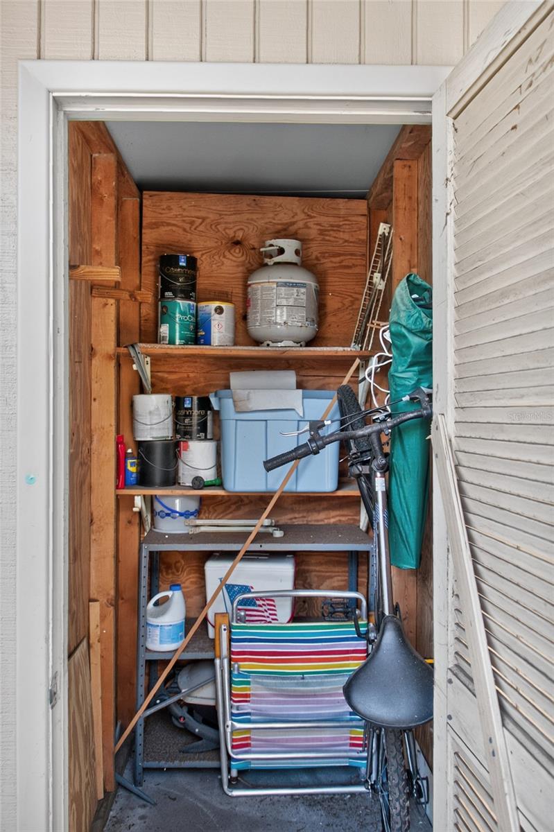 360 THREE LAKES LN #H — photo 26